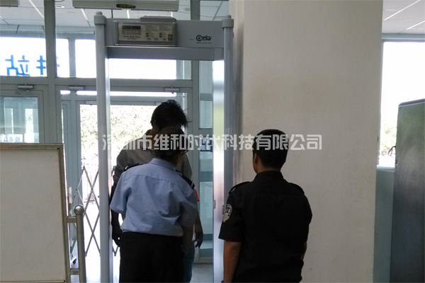 新疆烏魯木齊鐵路局8家火車(chē)站采用維和時(shí)代供應HI-PE進(jìn)口安檢門(mén)[圖文]