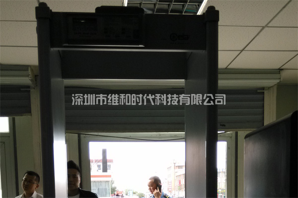 新疆烏魯木齊鐵路局8家火車(chē)站采用維和時(shí)代供應HI-PE進(jìn)口安檢門(mén)[圖文]