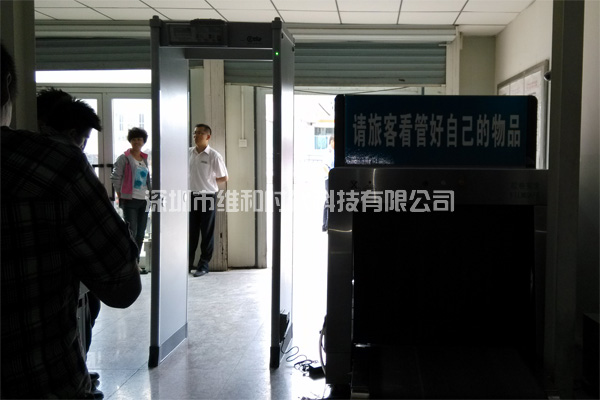 新疆烏魯木齊鐵路局8家火車(chē)站采用維和時(shí)代供應HI-PE進(jìn)口安檢門(mén)[圖文]