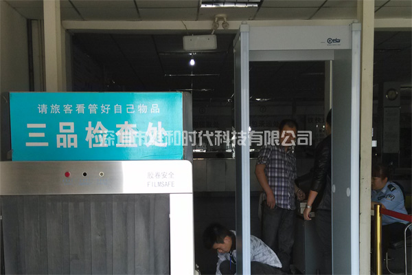 新疆烏魯木齊鐵路局8家火車(chē)站采用維和時(shí)代供應HI-PE進(jìn)口安檢門(mén)[圖文]