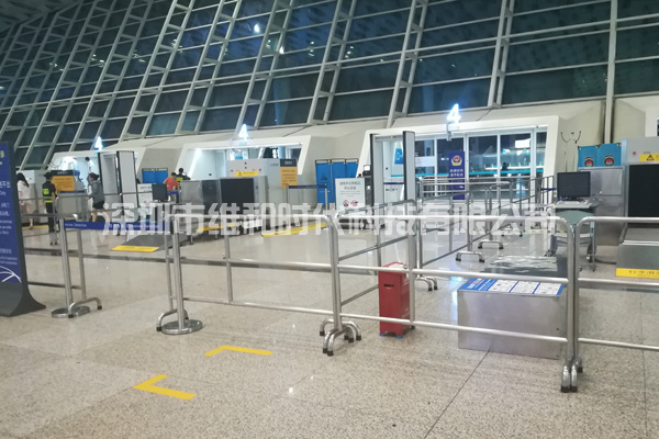 維和時(shí)代安檢門(mén)廠(chǎng)家為深圳機場(chǎng)汽車(chē)站供應金屬探測安檢門(mén)[圖]