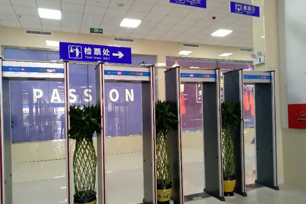 海關(guān)口岸采用SD-600型金屬探測安檢門(mén)保安全[圖]