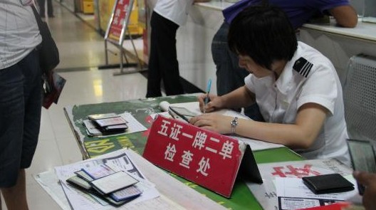 陜西兩起特大交通事故 汽車(chē)站安檢門(mén)與X光安檢機并用