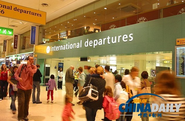 英機場(chǎng)升級金屬探測安檢門(mén)掃描等級嚴防乳房炸彈[圖]