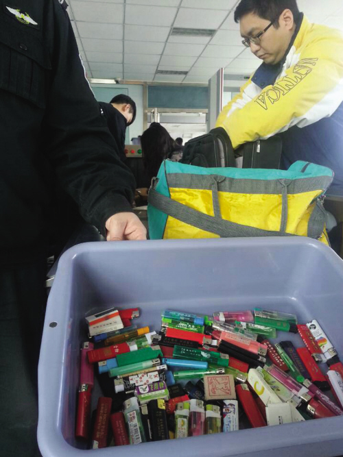 鞍山機場(chǎng)截獲大量打火機窺測出金屬安檢門(mén)探測工作重要性[圖]