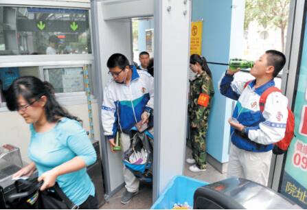 烏魯木齊交通安檢迎全面升級采用HI-PE進(jìn)口安檢門(mén)