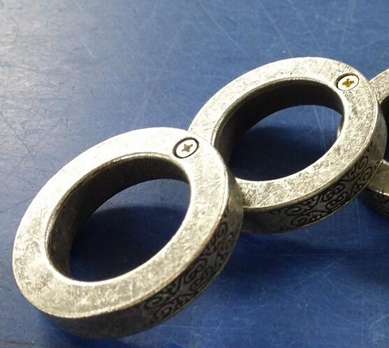 烏魯木齊機場(chǎng)：安檢通道攔截攻擊性拳刺“門(mén)氏扳指”[圖]