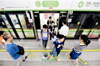 地鐵安檢再升級 2個(gè)站點(diǎn)安裝“六扇安檢門(mén)”