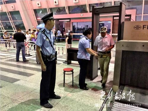 鹽城火車(chē)站安保級別提高 安檢門(mén)探測檢查不含糊