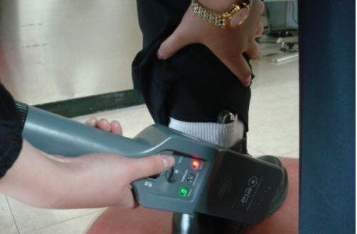 安檢門(mén)廠(chǎng)家提示：一旅客安檢時(shí)將打火機藏襪中被取消乘機資格