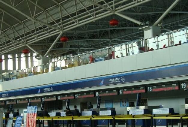 金屬安檢門(mén)廠(chǎng)家：烏魯木齊機場(chǎng)安檢總站組織觀(guān)看陳列館