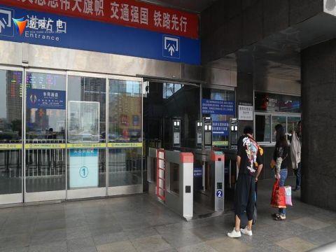 測溫安檢門(mén)發(fā)揮威力 岳陽(yáng)對這6趟北上火車(chē)實(shí)施二次安檢