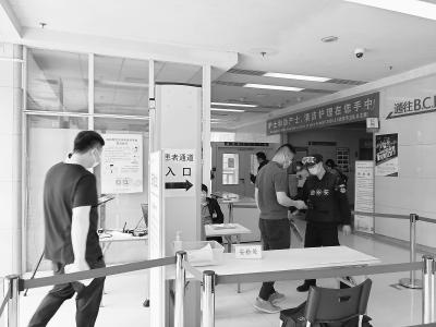 探訪(fǎng)醫院安全秩序管理現狀：進(jìn)大樓多了道安檢門(mén)
