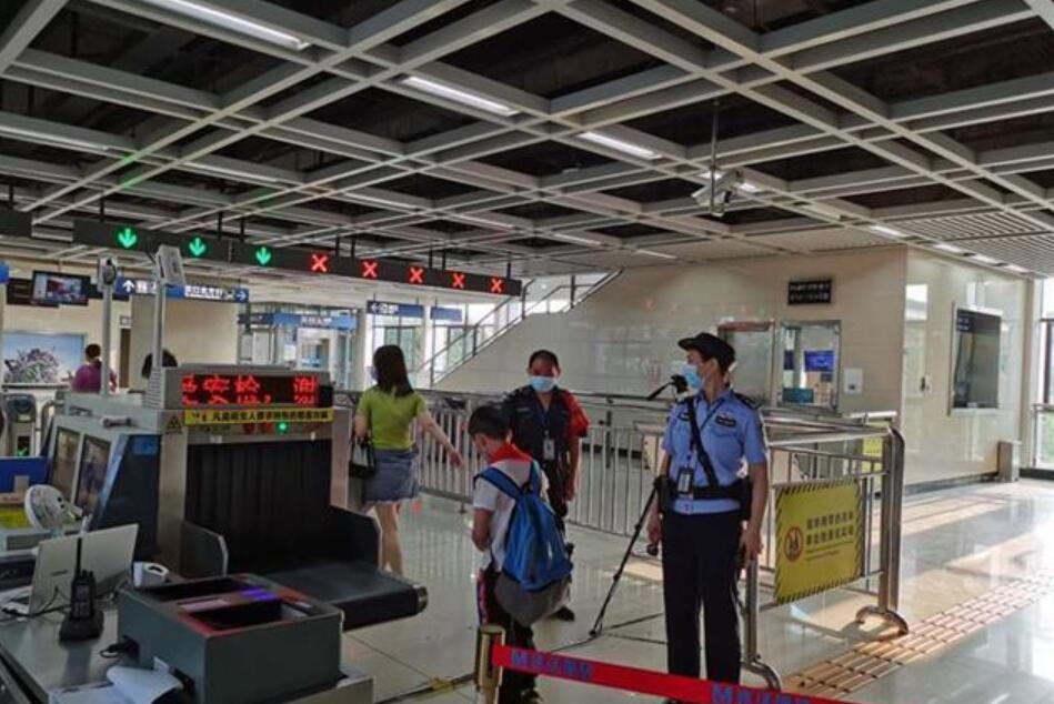 武漢地鐵和火車(chē)站裝備測溫安檢門(mén)迎戰開(kāi)學(xué)季[圖]