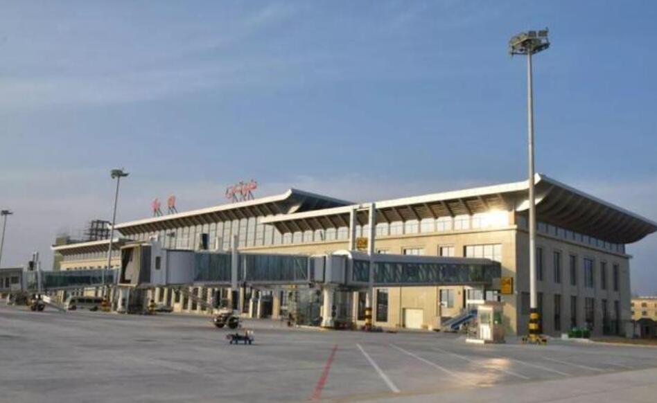 和田（于田）機場(chǎng)安檢門(mén)通道檢查站查獲旅客攜帶農藥乘機事件[圖]