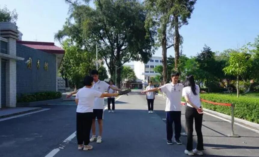 2-學(xué)校設置安檢門(mén)的必要性.jpg 2-學(xué)校設置安檢門(mén)的必要性.jpg